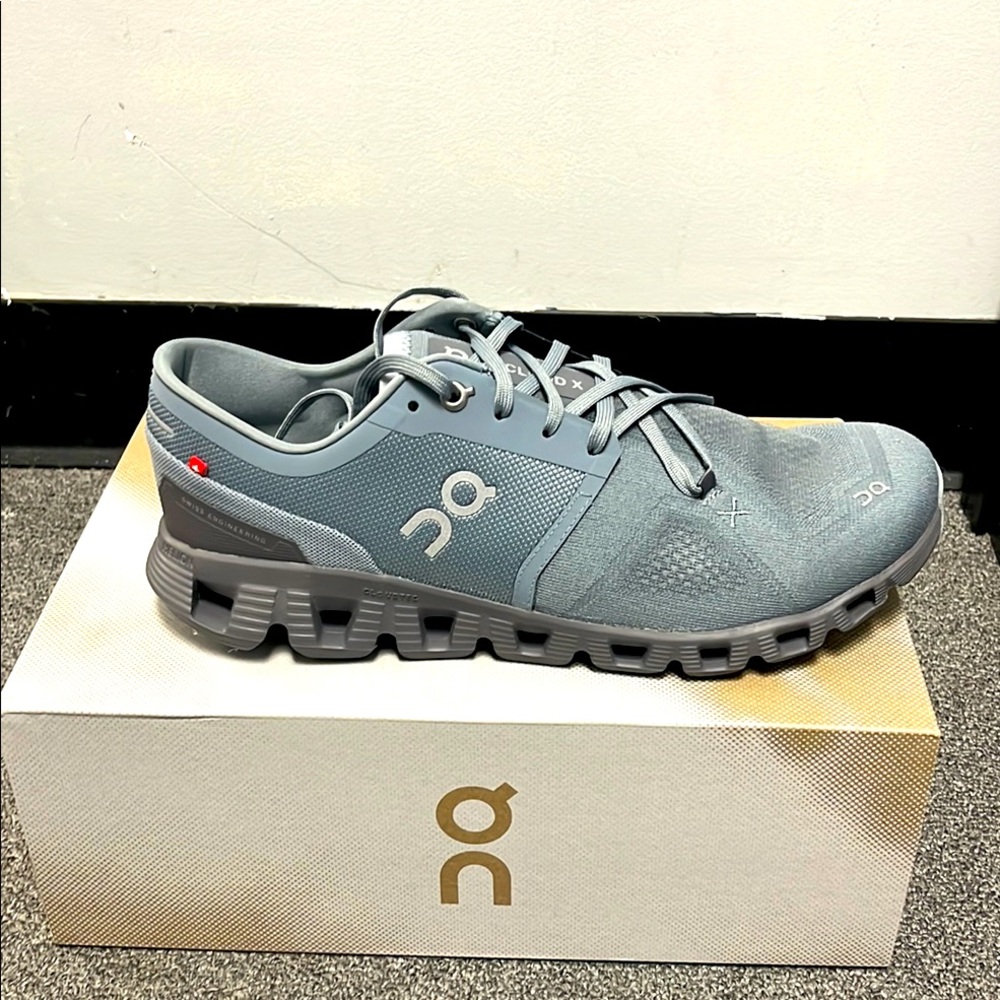 On Running Men's Gray Running Shoes